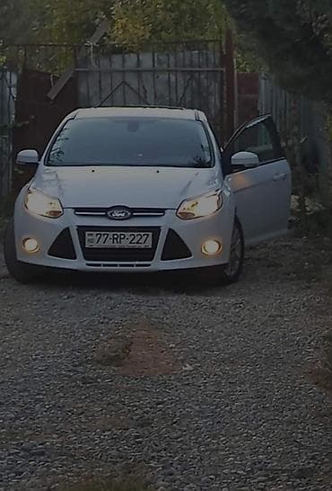 kia ceed oluxana: Ford Focus: 1.6 l | 2014 il 83000 km Sedan — 1
