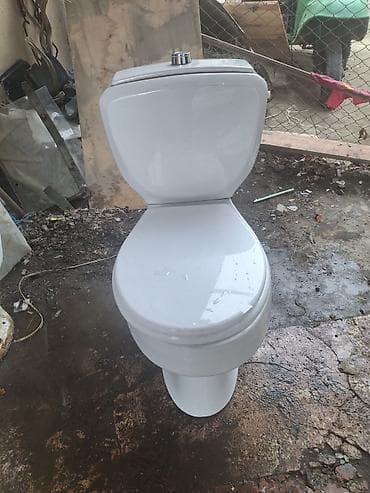 Tualet kompaktı – rezervuar və oturacaq qapağı ilə birlikdə. -