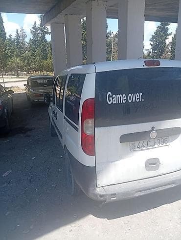 qosqu satisi: Fiat Doblo, ağ rəngli, 5 qapılı miniven/furqon. Xüsusiyyətlər: - — 4