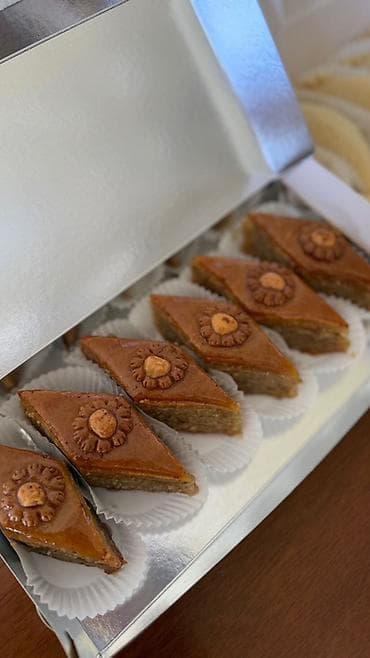 arpa unu satışı: Milli şirniyyatlar – əl işi - Qat-qat badambura və şəkərbura: xəmiri — 4