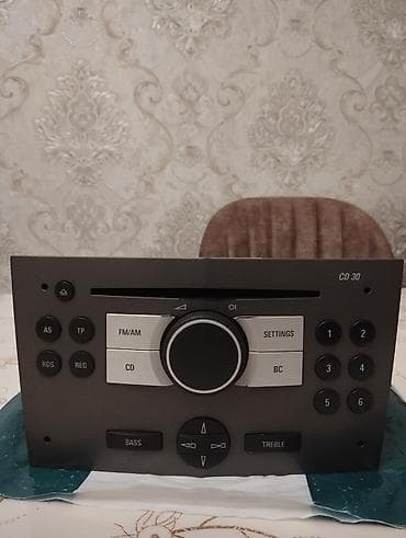 Avtomobil üçün orijinal multimedia/radio paneli – “CD 30”