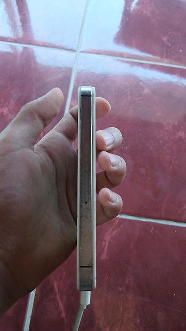 8800 nokia sirocco: IPhone 4S, Ağ, Qırıq — 3
