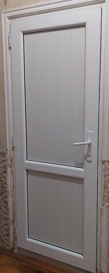 PVC qapı – ağ rəngli, iki panelli dizayn - Material: PVC profil