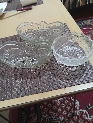 vinni kaşa: Şüşə qab dəsti - 4 ədəd şüşə qab: 2 ədəd uzunsov formalı, 1 ədəd — 1