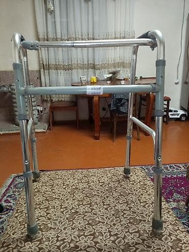 Alüminium gəzinti çərçivəsi (walker) - Material: yüngül və davamlı — 2