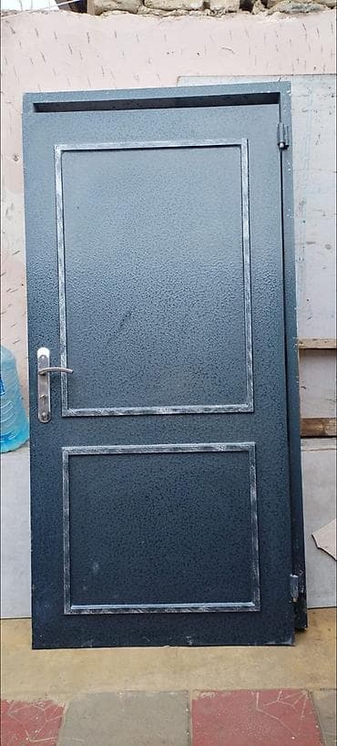 Metal qapı - Material: qalın polad təbəqə, möhkəm karkas - Rəng və