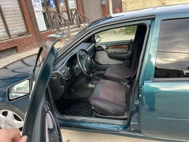 opel vectra 1996: Opel Vectra: 2 l | 1994 il 300303 km Sedan — 5