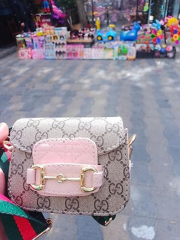 Çiyin çantası, Gucci