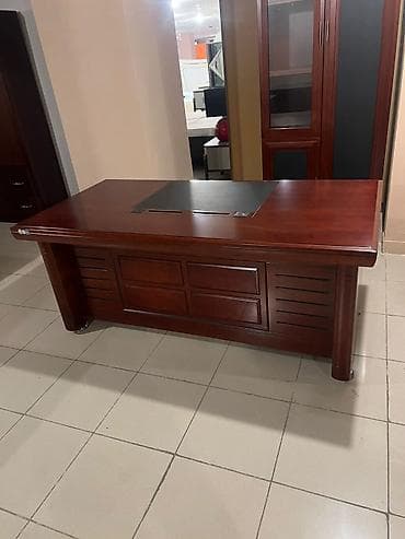 *Sada
500AZN satılır ofis mebeli
Belçika istehsali
ünvan Yasamal