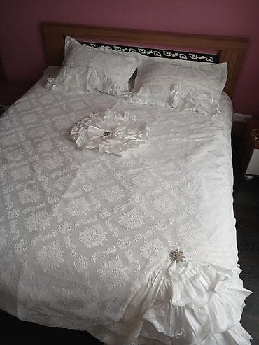 bağlama: Zərif naxışlı ağ yataq dəsti - Tərkib: yorğan üzü, 2 ədəd yastıq üzü — 1