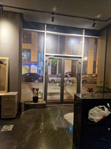 xacmaz obyekt: 28 may metrosuna yaxin yerləşən ümumi sahəsi 80 kv,m olan, salon — 6