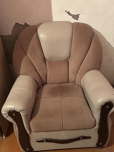 Mebel kateqoriyası: Kreslo - Model: Yumşaq, yüksək bel dəstəkli rahat