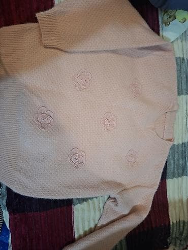 Qadın sviteri – pudra rəngi - Model: dairəvi yaxalı, uzunqollu - lalafo.az -da Qadın sviteri – pudra rəngi - Model: dairəvi yaxalı, uzunqollu -