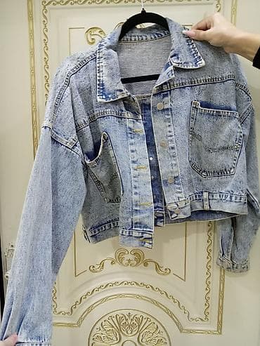 kurtka sekilleri: Qadınlar üçün qısa denim ceket - Rəng: açıq mavi, yuyulmuş/acid-wash — 2