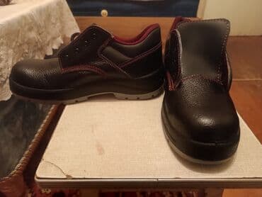 tikinti fəhlə: Yeni inşaat ayaqqabisi — 2