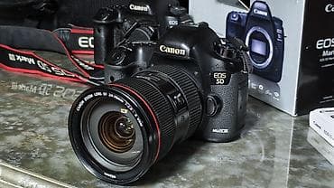 canon 18135: Canon EOS 5D Mark III gövdə + Canon EF 24-70mm f/2.8L II USM obyektiv — 1