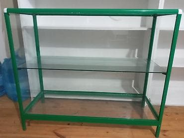 Konteynerlər: Şüşə vitrin stendi - Karkas: yaşıl rəngli metal çərçivə - Panellər: 3 — 1