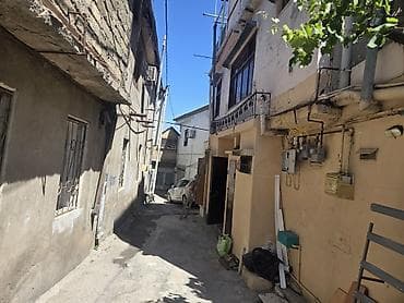 2 otaql: 2 mərtəbəli həyət evi - Plan: 2 səviyyə, küçəyə ayrıca giriş - — 2