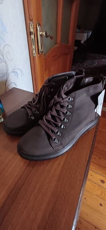 herbi geyim sekilleri: Kişilər üçün lc waikiki firmasina məxsus bot.Təzədir, ölçü uyğun — 2