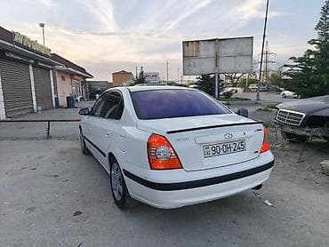 Hyundai Elantra: 1.6 l | 2005 il Sedan