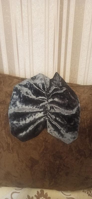 Üst geyimi: Boyunluq və papaq. materiali vilyur hicablılar üçün 20 Yanvarda — 6