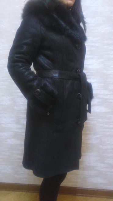 женские кожаные косухи: Пальто, M, цвет - Черный — 2