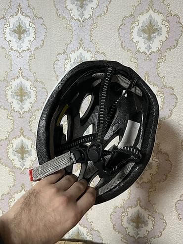 format velosiped: Velosiped dəbilqəsi – yüngül və havalandırılan - Rəng: ağ–qara — 2