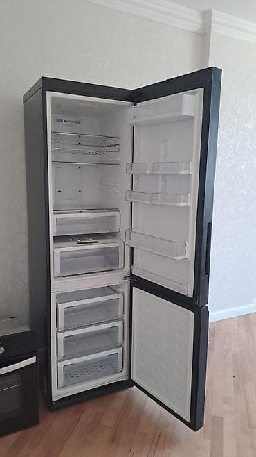 odul soba: Soyuducu samsung firmasidir 2800 manata alınıb içərisində ve çölündə — 3