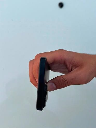 92: IPhone 15, 128 GB, Face ID — 3