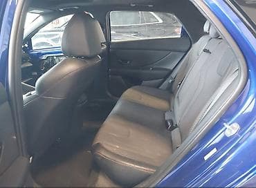 hyundai elantra teker: Hyundai Elantra, mavi rəng, sedan kuzov. Xüsusiyyətlər: - Kuzov: 4 — 9