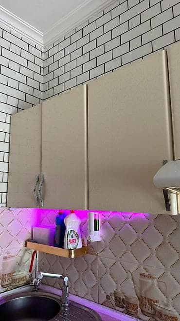 qaz vuran: Ünvan Xırdalan həyət evi Qaz,aspirator və moyka verilir. Hündürlük 230 — 5