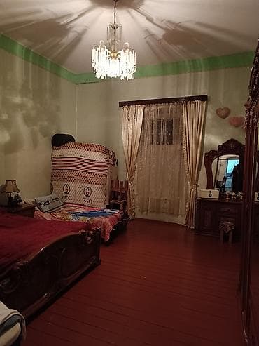 Kirayə mənzillər: 55 kv metr sahesi olan bina evinin 1ci mərtebəsi 2otaqlı ev.Heyetde — 9