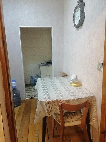 gencede 1 otaqli ev satilir: Şüvəlan, şimali QRES qəsəbəsi, mərkəzdə – 2 mərtəbəli binanın 1-ci — 8
