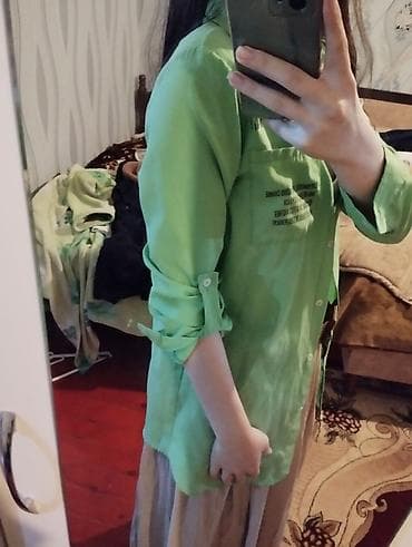 uzun koftalar: Yasil saroçka hem yaxasi aciq altinna cropla hem bagli hem qolu aciq — 4