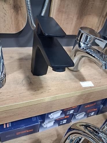 Qara mat kran – lavabo üçün, təkçevirməli - Dizayn: müasir, kvadrat — 2