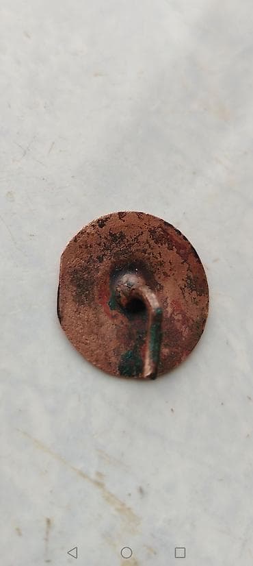 Kitablar və jurnallar: Məhsul: Antik metal düymə (rusca yazılı) Təsvir: - Material — 3