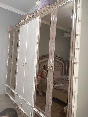 sumqayit divan: Klassik üslubda qonaq otağı və yataq otağı mebel dəsti Qonaq otağı: - — 4