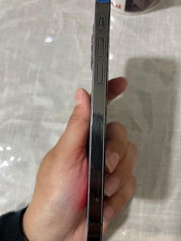 macbook air m4: IPhone 12 Pro, Graphite — 2
