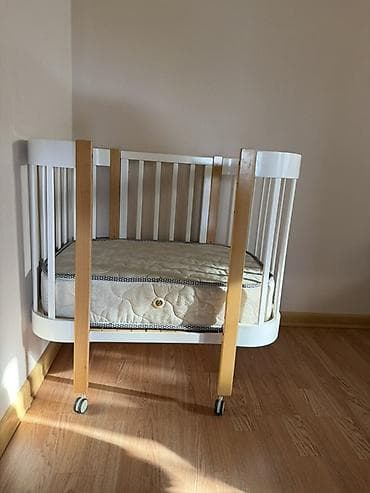 Oğlan və qız üçün, Dördbucaq, Beşik, Dəstsiz, Matras ilə, Yellənmə mexanizmsiz — 1