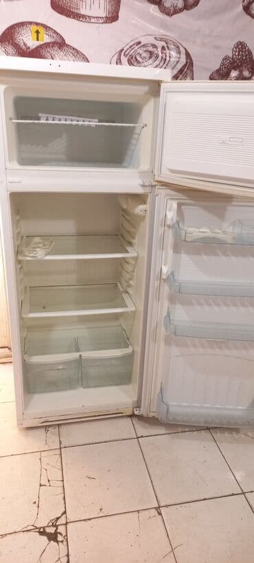 soyuducu metbex: İki qapılı məişət soyuducusu - Üst hissədə dondurucu bölmə, metal rəf — 5