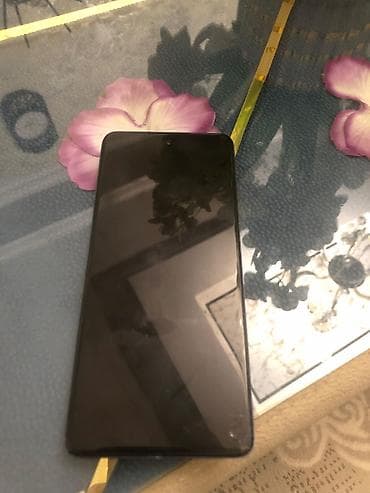 Smartfon - Böyük, tam ekranlı ön panel, mərkəzdə ön kamera üçün dəlik lalafo.az -da Smartfon - Böyük, tam ekranlı ön panel, mərkəzdə ön kamera üçün dəlik