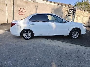 mercedes s class 220: Ağ rəngli sedan – şəhər və tras üçün qənaətcil və rahat gündəlik — 7