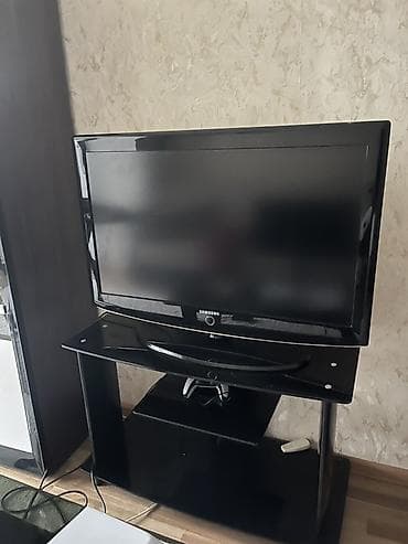 Televizor və altlıq birlikdə 100 azn. Televizor smart deyil. Tam işlək