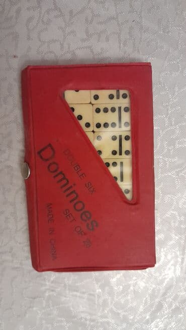 Dəbilqələr: Stolüstü oyunlar dəsti - Şahmat: taxta lövhə üzərində 8x8 xanalar — 2