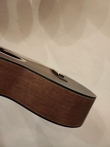 gitara simləri: Klassik gitara Model:VC404 HSB Simlərin sayı: 6 Üst:Sitka Spruce — 4