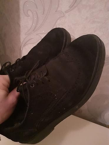 ayaqabı kişi: Gencede satilir nabuk botinka su kecirmir — 2