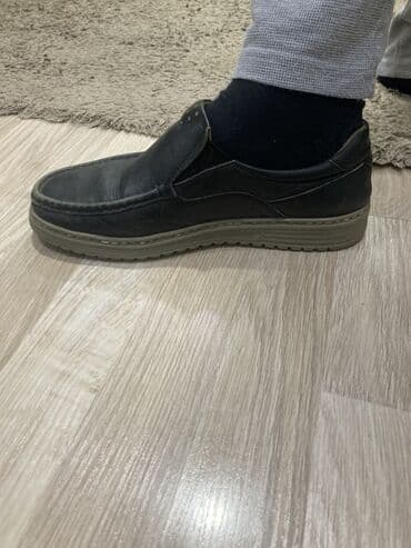 Krasofkalar və idman ayaqqabıları: Kişi loafer ayaqqabısı . usdunun derisi gedmiş kimi gorsənir amma — 2