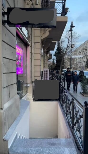 Obyekt 28 may küçəsində yerləşir 23 nömrəli məktəblə üzbəüz 28 metrosu