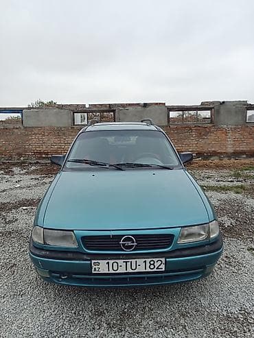Opel Astra: 2 l | 1995 il Universal