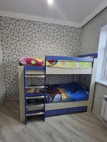 Для девочки и мальчика, Б/у, Кровать, С матрасом, С выдвижными ящиками, Ламинат — 1